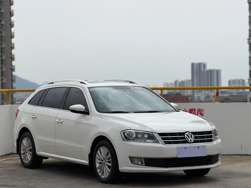 Volkswagen Gran Lavida 2014 1.6L Automatic Sports Edition exterior photo 3 Volkswagen Gran Lavida 2014 1.6L Automatic Sports Edition exterior photo 3