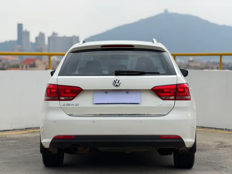 Volkswagen Gran Lavida 2014 1.6L Automatic Sports Edition exterior photo 5 Volkswagen Gran Lavida 2014 1.6L Automatic Sports Edition exterior photo 5