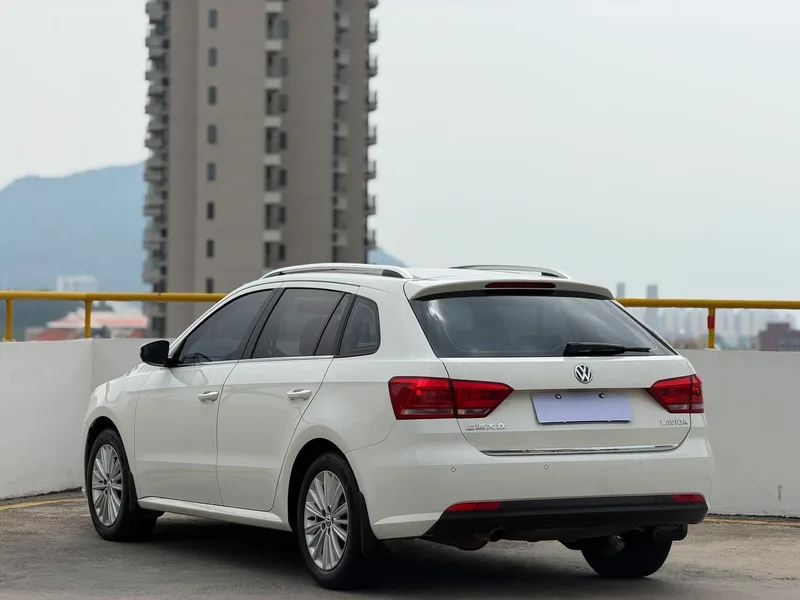 Volkswagen Gran Lavida 2014 1.6L Automatic Sports Edition exterior photo 6 Volkswagen Gran Lavida 2014 1.6L Automatic Sports Edition exterior photo 6