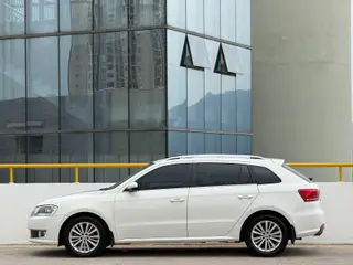 Volkswagen Gran Lavida 2014 1.6L Automatic Sports Edition exterior photo 7 Volkswagen Gran Lavida 2014 1.6L Automatic Sports Edition exterior photo 7