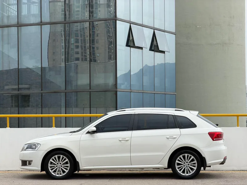 Volkswagen Gran Lavida 2014 1.6L Automatic Sports Edition exterior photo 7 Volkswagen Gran Lavida 2014 1.6L Automatic Sports Edition exterior photo 7