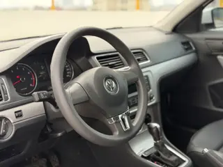 Volkswagen Gran Lavida 2014 1.6L Automatic Sports Edition interior photo 13 Volkswagen Gran Lavida 2014 1.6L Automatic Sports Edition interior photo 13
