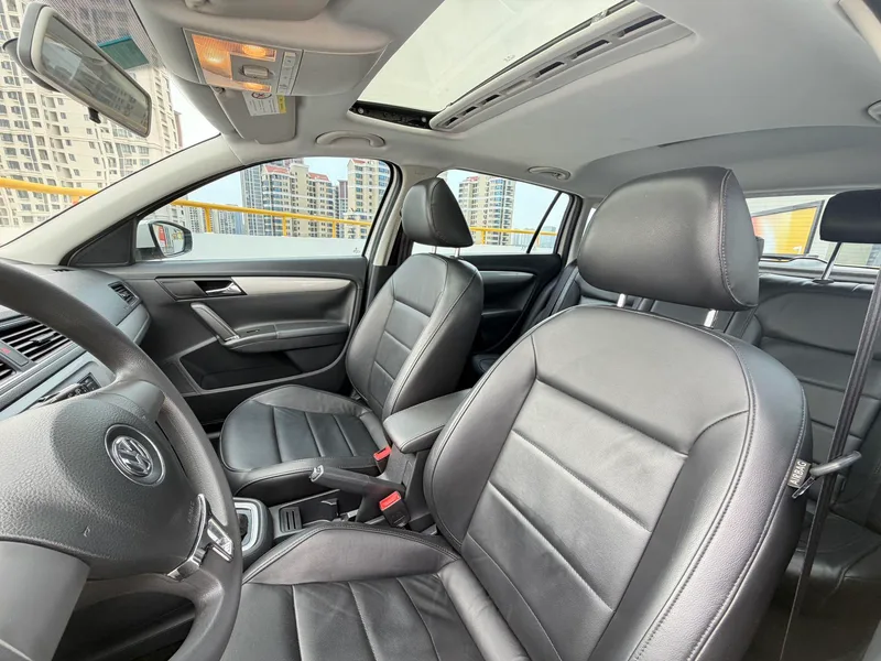 Volkswagen Gran Lavida 2014 1.6L Automatic Sports Edition interior photo 14 Volkswagen Gran Lavida 2014 1.6L Automatic Sports Edition interior photo 14