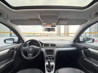 Volkswagen Gran Lavida 2014 1.6L Automatic Sports Edition interior photo 16 Volkswagen Gran Lavida 2014 1.6L Automatic Sports Edition interior photo 16