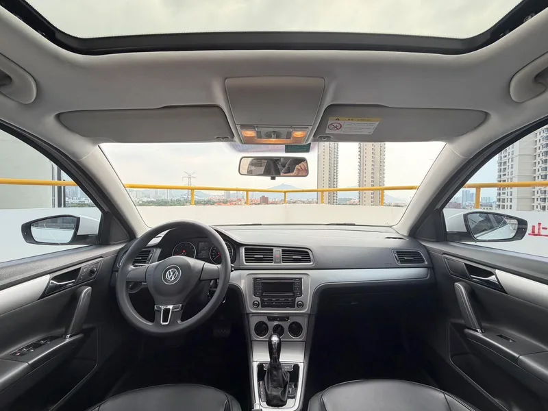 Volkswagen Gran Lavida 2014 1.6L Automatic Sports Edition interior photo 16 Volkswagen Gran Lavida 2014 1.6L Automatic Sports Edition interior photo 16