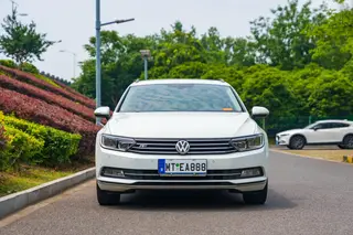 Volkswagen Variant 2018 380TSI Two-wheel drive comfortable version exterior photo 2 Volkswagen Variant 2018 380TSI Two-wheel drive comfortable version exterior photo 2