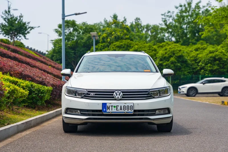 Volkswagen Variant 2018 380TSI Two-wheel drive comfortable version exterior photo 2 Volkswagen Variant 2018 380TSI Two-wheel drive comfortable version exterior photo 2