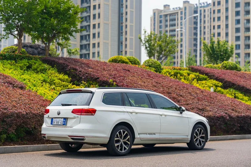 Volkswagen Variant 2018 380TSI Two-wheel drive comfortable version exterior photo 3 Volkswagen Variant 2018 380TSI Two-wheel drive comfortable version exterior photo 3