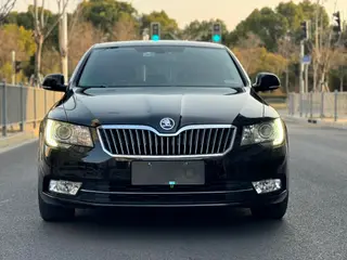 Skoda Superb 2013 1.8TSI Automatic Yashi Edition exterior photo 2 Skoda Superb 2013 1.8TSI Automatic Yashi Edition exterior photo 2