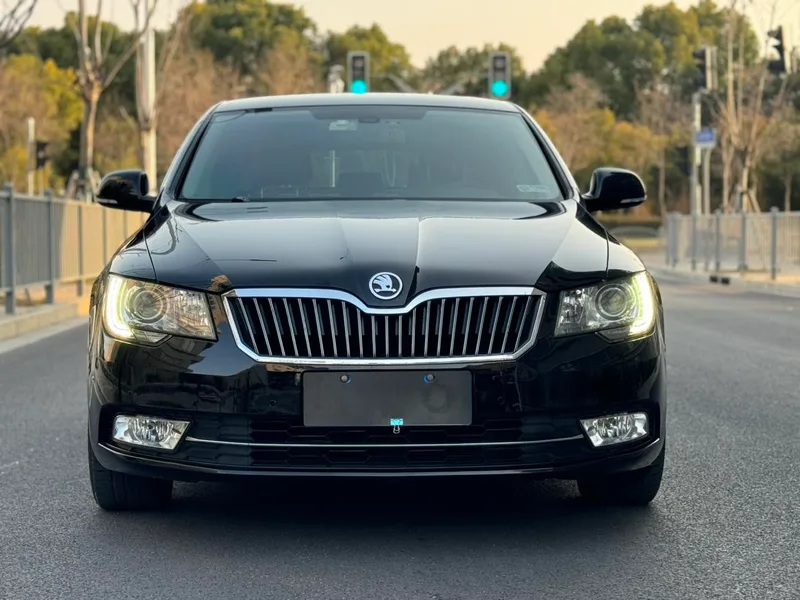 Skoda Superb 2013 1.8TSI Automatic Yashi Edition exterior photo 2 Skoda Superb 2013 1.8TSI Automatic Yashi Edition exterior photo 2