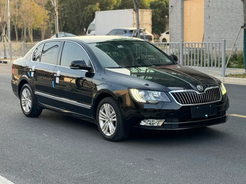 Skoda Superb 2013 1.8TSI Automatic Yashi Edition exterior photo 3 Skoda Superb 2013 1.8TSI Automatic Yashi Edition exterior photo 3