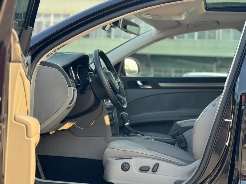 Skoda Superb 2013 1.8TSI Automatic Yashi Edition interior photo 6 Skoda Superb 2013 1.8TSI Automatic Yashi Edition interior photo 6