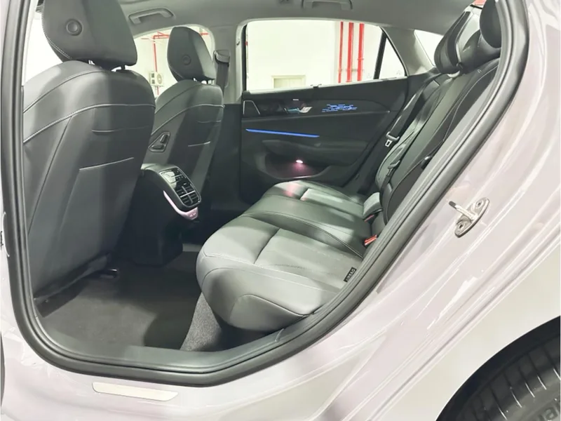 Volkswagen Passat 2025 Pro 380TSI Long Zun Edition interior photo 13 Volkswagen Passat 2025 Pro 380TSI Long Zun Edition interior photo 13