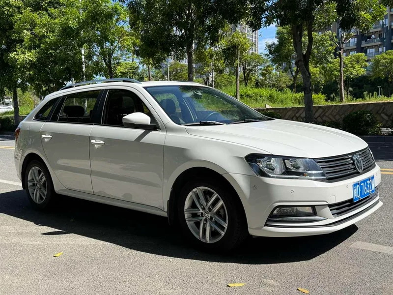 Volkswagen Gran Lavida 2015 230TSI DSG Comfort Edition exterior photo 3 Volkswagen Gran Lavida 2015 230TSI DSG Comfort Edition exterior photo 3