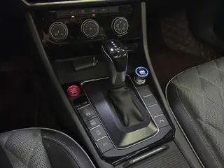 Volkswagen Sagitar 2023 300TSI DSG Premium Edition interior photo 8 Volkswagen Sagitar 2023 300TSI DSG Premium Edition interior photo 8