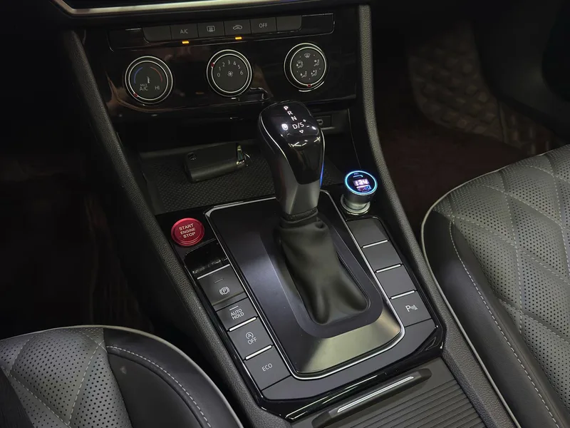 Volkswagen Sagitar 2023 300TSI DSG Premium Edition interior photo 8 Volkswagen Sagitar 2023 300TSI DSG Premium Edition interior photo 8
