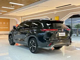 Toyota Crown Kluger 2023 Intelligent electric hybrid double engine 2.5L E-CVT Four-wheel drive Premium Edition exterior photo 4 Toyota Crown Kluger 2023 Intelligent electric hybrid double engine 2.5L E-CVT Four-wheel drive Premium Edition exterior photo 4