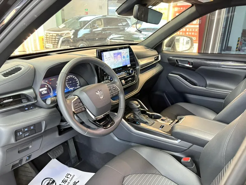 Toyota Crown Kluger 2023 Intelligent electric hybrid double engine 2.5L E-CVT Four-wheel drive Premium Edition interior photo 11 Toyota Crown Kluger 2023 Intelligent electric hybrid double engine 2.5L E-CVT Four-wheel drive Premium Edition interior photo 11