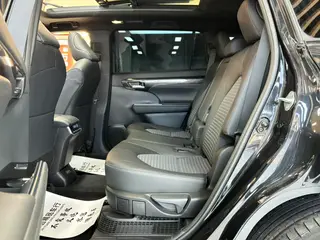 Toyota Crown Kluger 2023 Intelligent electric hybrid double engine 2.5L E-CVT Four-wheel drive Premium Edition interior photo 12 Toyota Crown Kluger 2023 Intelligent electric hybrid double engine 2.5L E-CVT Four-wheel drive Premium Edition interior photo 12