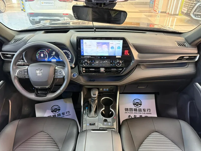 Toyota Crown Kluger 2023 Intelligent electric hybrid double engine 2.5L E-CVT Four-wheel drive Premium Edition interior photo 14 Toyota Crown Kluger 2023 Intelligent electric hybrid double engine 2.5L E-CVT Four-wheel drive Premium Edition interior photo 14