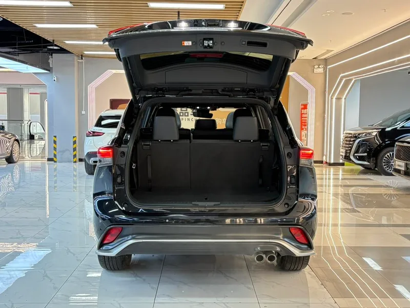 Toyota Crown Kluger 2023 Intelligent electric hybrid double engine 2.5L E-CVT Four-wheel drive Premium Edition interior photo 20 Toyota Crown Kluger 2023 Intelligent electric hybrid double engine 2.5L E-CVT Four-wheel drive Premium Edition interior photo 20