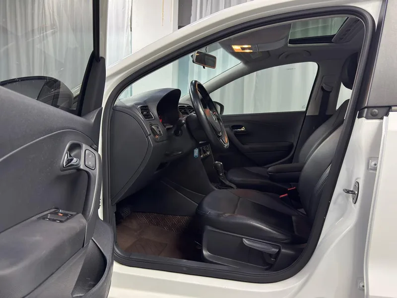 Volkswagen Polo 2018 1.5L Tipo de seguridad automática interior foto 9 Volkswagen Polo 2018 1.5L Tipo de seguridad automática interior foto 9