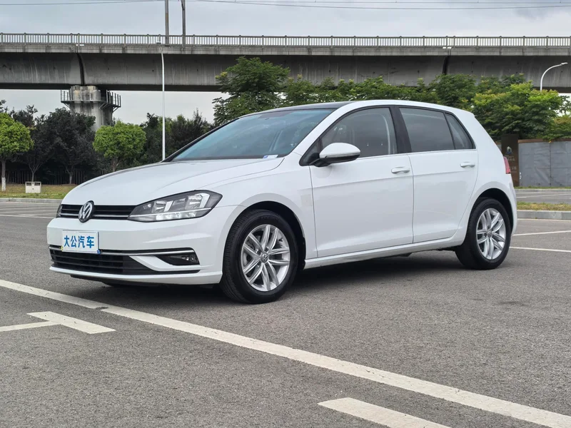 Volkswagen Golf 2018 1.6L Automatic Comfort Type exterior photo 1 Volkswagen Golf 2018 1.6L Automatic Comfort Type exterior photo 1