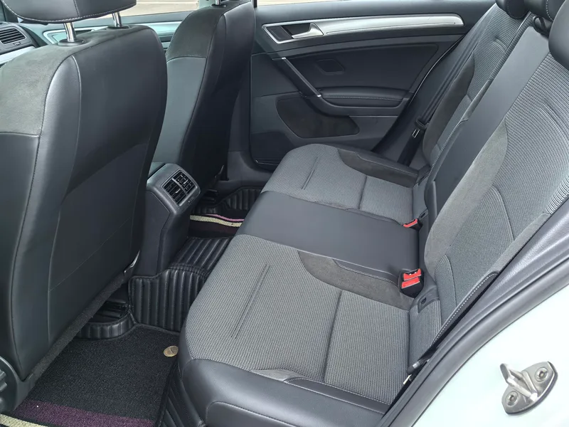 Volkswagen Golf 2018 1.6L Automatic Comfort Type interior photo 8 Volkswagen Golf 2018 1.6L Automatic Comfort Type interior photo 8