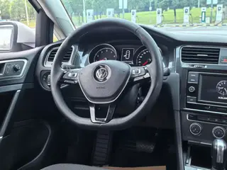 Volkswagen Golf 2018 1.6L Automatic Comfort Type interior photo 10 Volkswagen Golf 2018 1.6L Automatic Comfort Type interior photo 10
