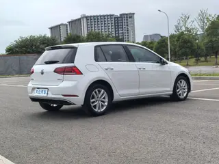 Volkswagen Golf 2018 1.6L Automatic Comfort Type interior photo 12 Volkswagen Golf 2018 1.6L Automatic Comfort Type interior photo 12