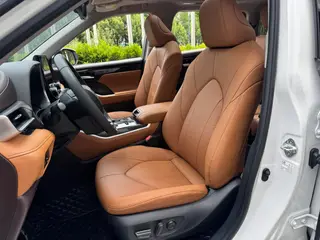 Toyota Highlander 2022 Dual Power 2.5L Four-wheel drive Premium Edition 7 seat interior photo 11 Toyota Highlander 2022 Dual Power 2.5L Four-wheel drive Premium Edition 7 seat interior photo 11