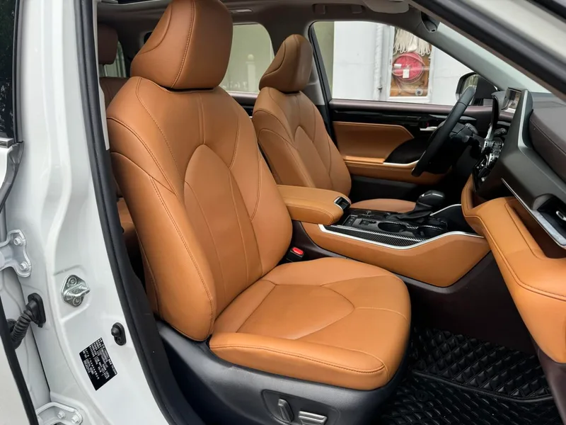 Toyota Highlander 2022 Dual Power 2.5L Four-wheel drive Premium Edition 7 seat interior photo 13 Toyota Highlander 2022 Dual Power 2.5L Four-wheel drive Premium Edition 7 seat interior photo 13