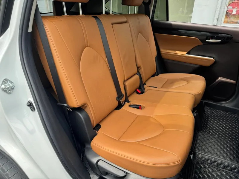 Toyota Highlander 2022 Dual Power 2.5L Four-wheel drive Premium Edition 7 seat interior photo 15 Toyota Highlander 2022 Dual Power 2.5L Four-wheel drive Premium Edition 7 seat interior photo 15