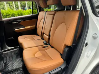 Toyota Highlander 2022 Dual Power 2.5L Four-wheel drive Premium Edition 7 seat interior photo 16 Toyota Highlander 2022 Dual Power 2.5L Four-wheel drive Premium Edition 7 seat interior photo 16