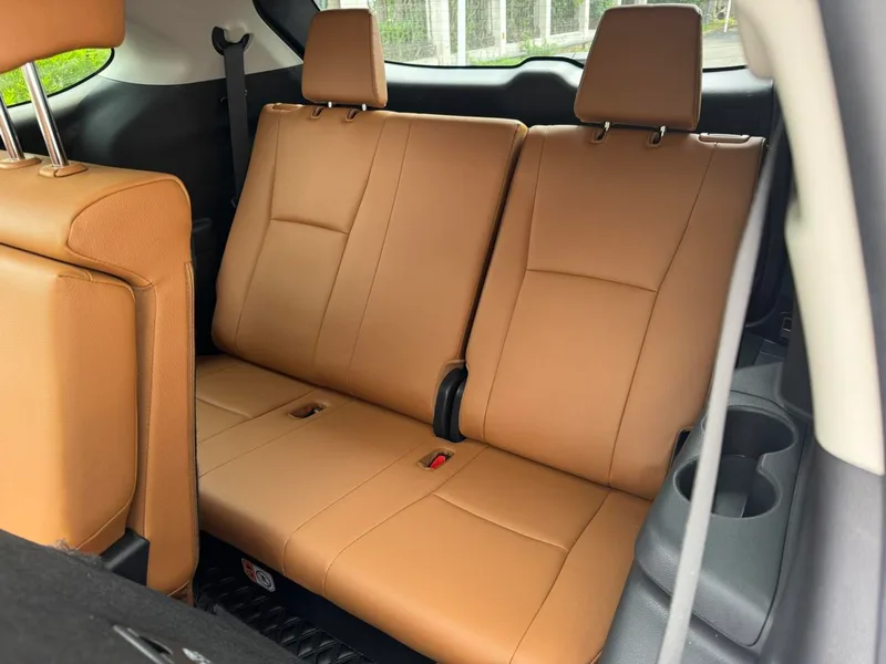 Toyota Highlander 2022 Dual Power 2.5L Four-wheel drive Premium Edition 7 seat interior photo 17 Toyota Highlander 2022 Dual Power 2.5L Four-wheel drive Premium Edition 7 seat interior photo 17