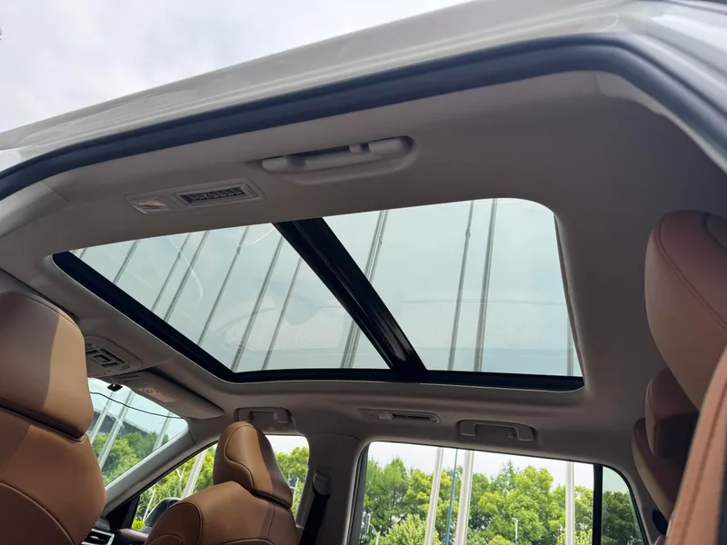 Toyota Highlander 2022 Dual Power 2.5L Four-wheel drive Premium Edition 7 seat interior photo 18 Toyota Highlander 2022 Dual Power 2.5L Four-wheel drive Premium Edition 7 seat interior photo 18