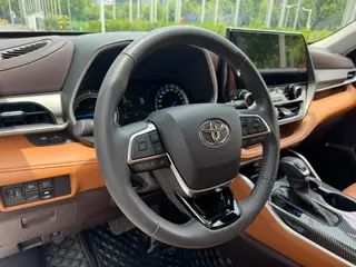 Toyota Highlander 2022 Dual Power 2.5L Four-wheel drive Premium Edition 7 seat interior photo 19 Toyota Highlander 2022 Dual Power 2.5L Four-wheel drive Premium Edition 7 seat interior photo 19