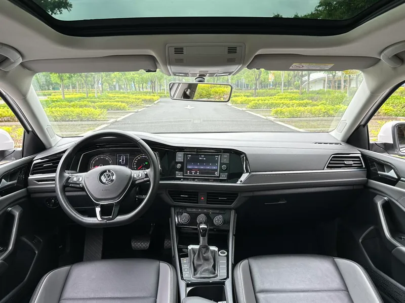 Volkswagen Sagitar 2019 200TSI DSG Comfortable Country VI exterior photo 5 Volkswagen Sagitar 2019 200TSI DSG Comfortable Country VI exterior photo 5