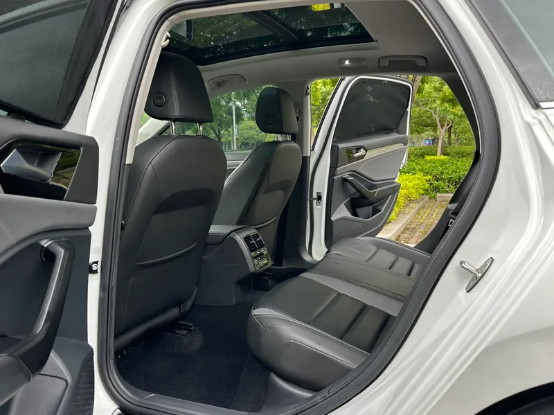 Volkswagen Sagitar 2019 200TSI DSG Comfortable Country VI interior photo 14 Volkswagen Sagitar 2019 200TSI DSG Comfortable Country VI interior photo 14