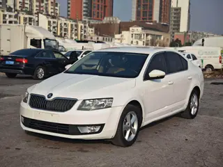 Skoda Octavia 2015 1.6L Manual Escape Edition exterior photo 1 Skoda Octavia 2015 1.6L Manual Escape Edition exterior photo 1