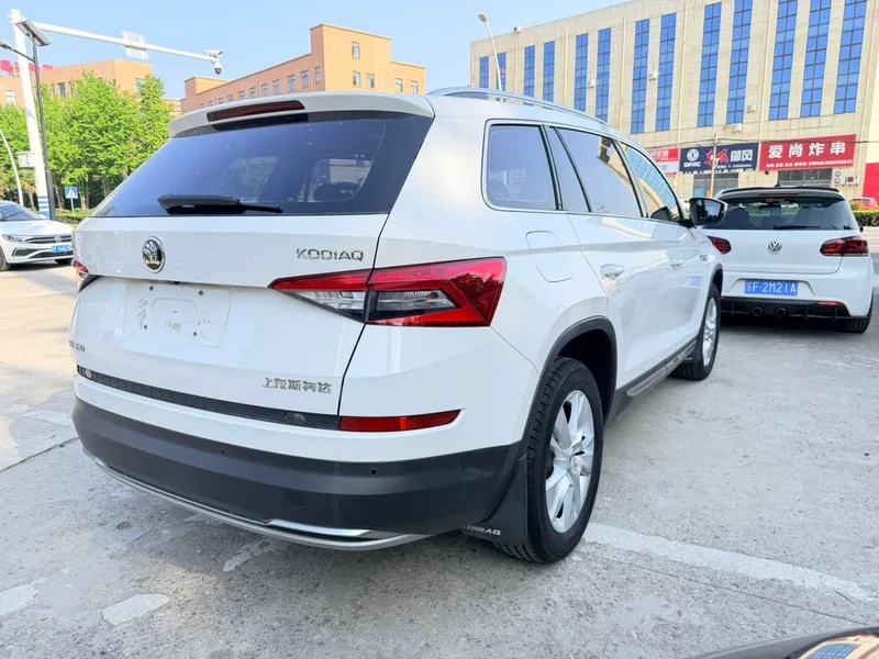 Skoda Kodiaq 2017 TSI330 7 Version de luxe à deux roues motrices extérieur photo 4 Skoda Kodiaq 2017 TSI330 7 Version de luxe à deux roues motrices extérieur photo 4
