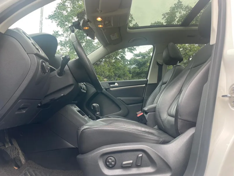 Volkswagen Tiguan 2015 2.0TSI Automatic four-wheel drive comfortable vision version exterior photo 4 Volkswagen Tiguan 2015 2.0TSI Automatic four-wheel drive comfortable vision version exterior photo 4