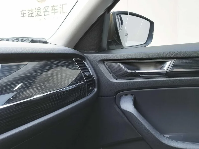 Skoda Kodiaq 2018 Restyling TSI330 5 Seat Two-Drive Luxury Premium Edition interior photo 17 Skoda Kodiaq 2018 Restyling TSI330 5 Seat Two-Drive Luxury Premium Edition interior photo 17