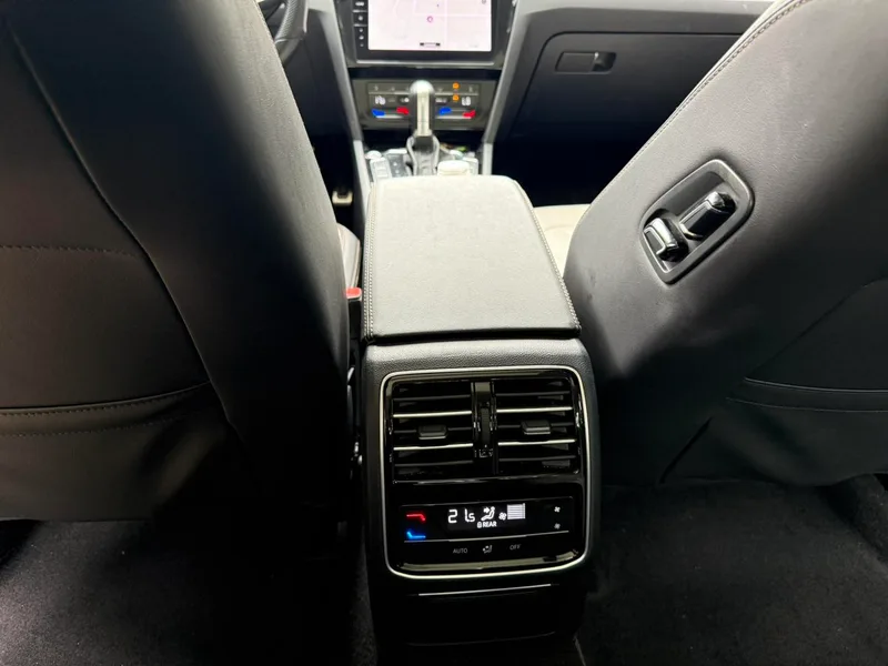 Volkswagen Magotan 2023 200 Ten thousand commemorative edition 330TSI DSG Luxury type interior photo 11 Volkswagen Magotan 2023 200 Ten thousand commemorative edition 330TSI DSG Luxury type interior photo 11