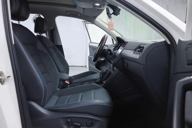 Volkswagen Tiguan L 2021 330TSI Automatic two-wheel drive comfortable version exterior photo 3