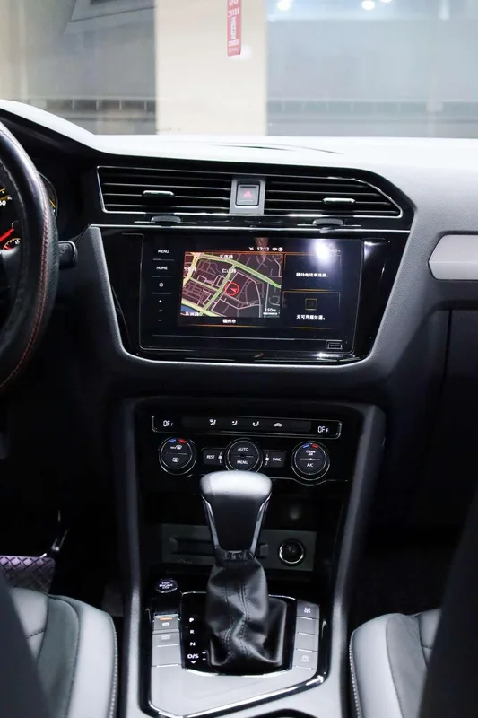 Volkswagen Tiguan L 2021 330TSI Automatic two-wheel drive comfortable version interior photo 6
