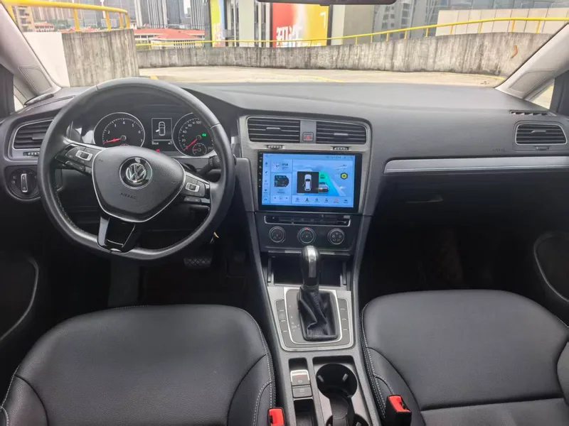 Volkswagen Golf 2018 230TSI Automatic Comfort Type interior photo 6 Volkswagen Golf 2018 230TSI Automatic Comfort Type interior photo 6