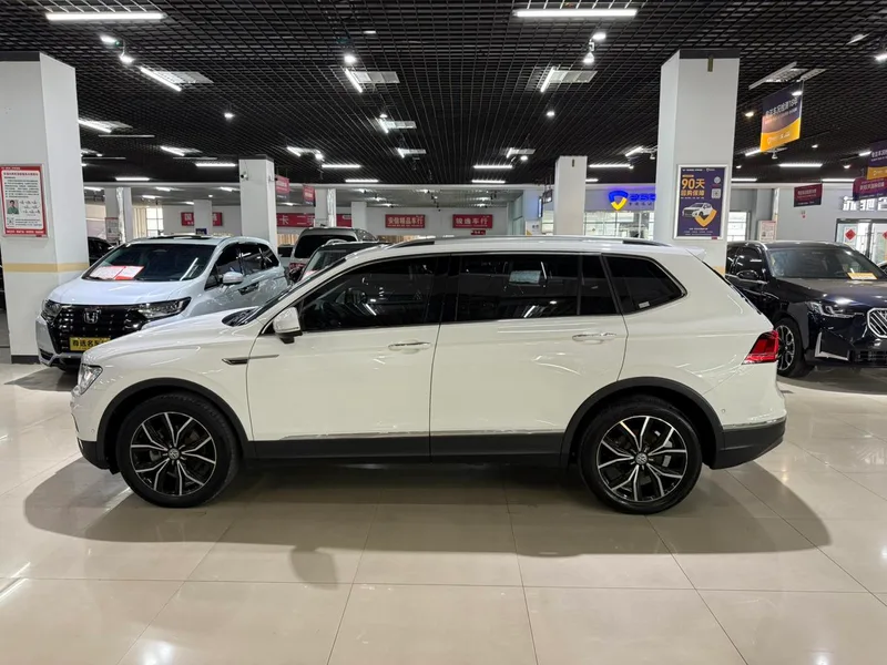 Volkswagen Tiguan L 2020 330TSI Version de luxe intelligente automatique à deux roues motrices État VI extérieur photo 4