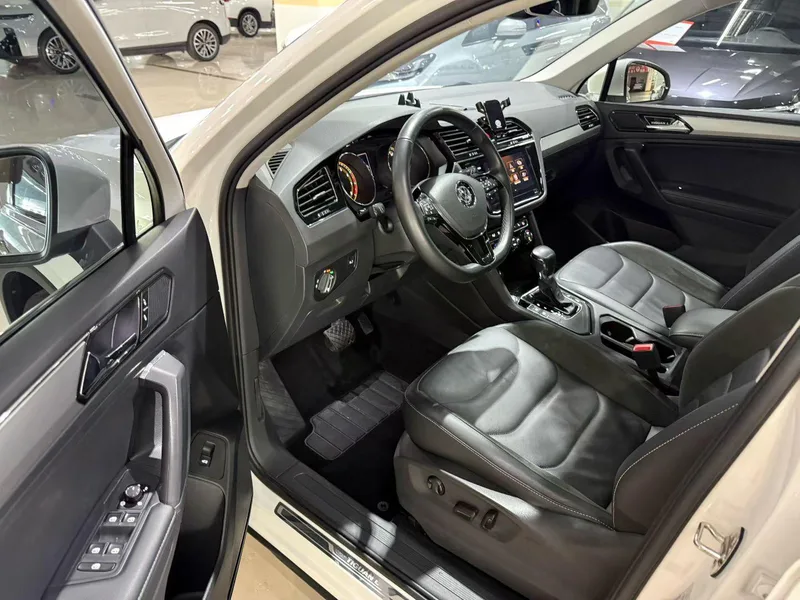 Volkswagen Tiguan L 2020 330TSI Version de luxe intelligente automatique à deux roues motrices État VI extérieur photo 5