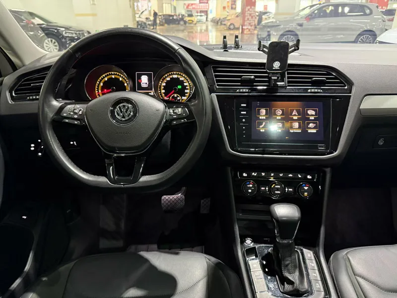 Volkswagen Tiguan L 2020 330TSI Version de luxe intelligente automatique à deux roues motrices État VI extérieur photo 6